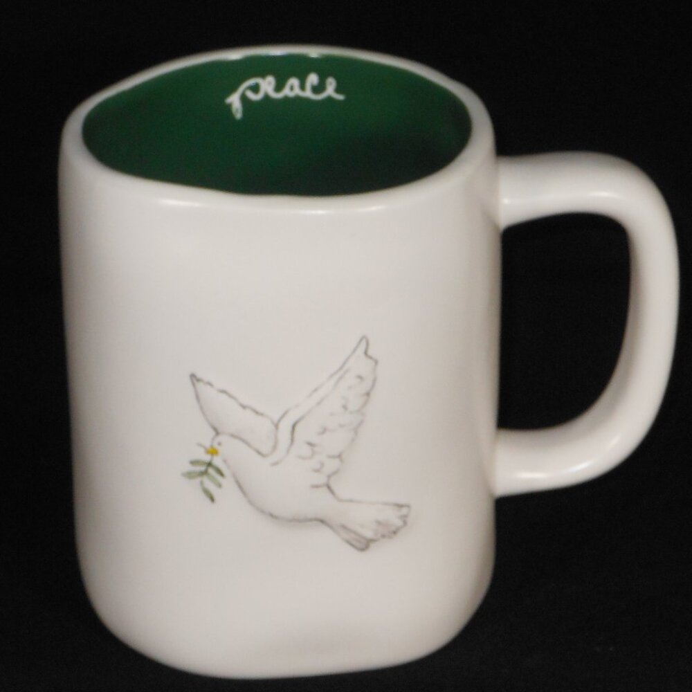 Coffee mug. RAE DUNN by Magenta